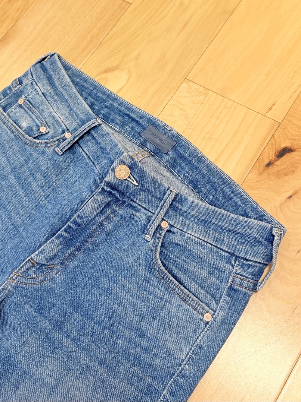 MOTHER Women’s The Looker Ankle Chew Denim Jeans in Mums the Word - Picture 3 of 10